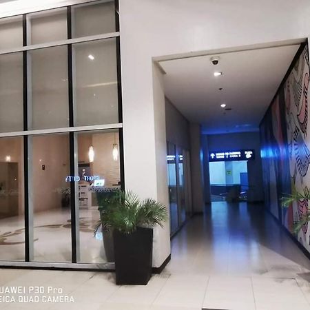 Staycation Condotel @150Newport Pasay City Манила Экстерьер фото