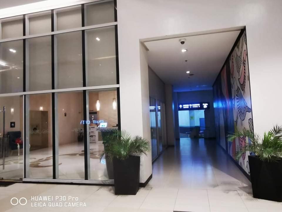 Staycation Condotel @150Newport Pasay City Манила Экстерьер фото